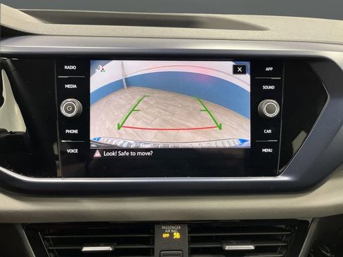 Used 2023 Volkswagen Taos SE w/ Black Wheel Package image 9