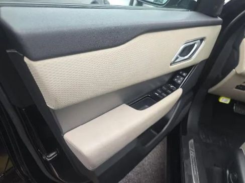 Used 2021 Land Rover Range Rover Velar R-Dynamic S image 10