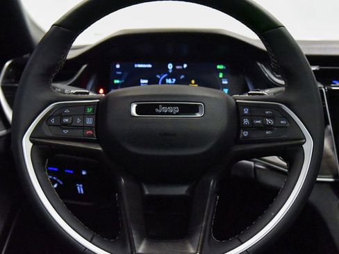 Used 2025 Jeep Grand Cherokee Limited 4xe AWD/4WD image 33