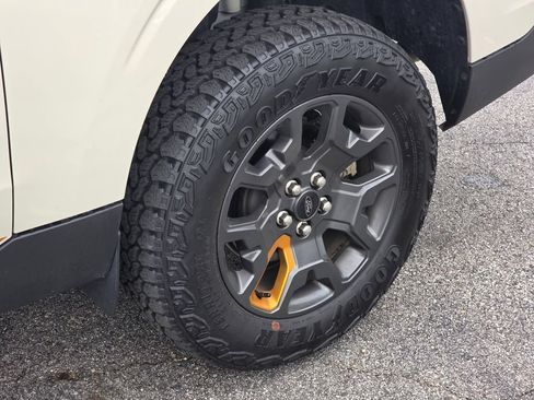 Certified 2025 Ford Maverick Tremor AWD/4WD image 40