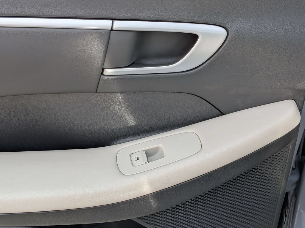 Used 2025 Hyundai Sonata SEL FWD image 26