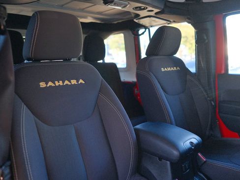 Used 2015 Jeep Wrangler Unlimited Sahara AWD/4WD image 22