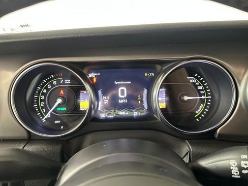 Used 2023 Jeep Wrangler Unlimited w/ Sun & Screen Package image 18