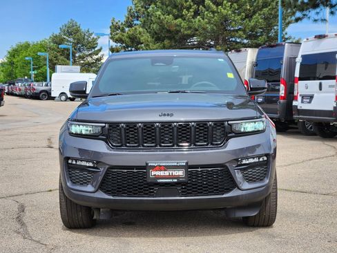 Used 2025 Jeep Grand Cherokee Limited w/ Black Appearance Package AWD/4WD image 5