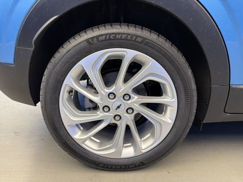 New 2027 Chevrolet Bolt LT w/ Comfort Package FWD image 9