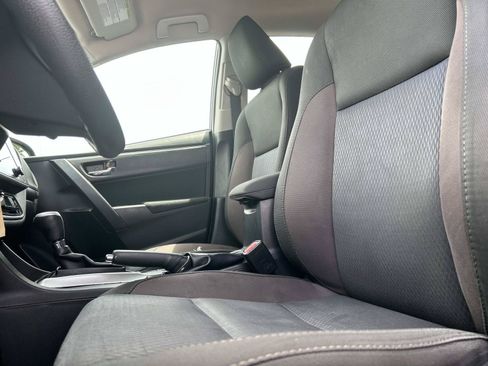 Used 2018 Toyota Corolla LE FWD image 16