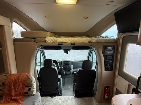 Used 2008 Dodge Sprinter 3500 image 9