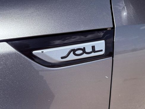 Used 2019 Kia Soul FWD image 8