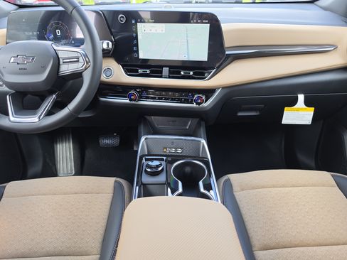 New 2027 Chevrolet Equinox ACTIV w/ Convenience Package III FWD image 21