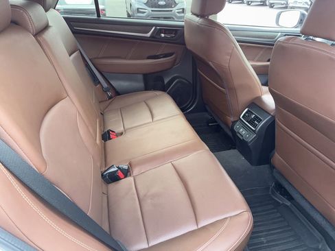 Used 2019 Subaru Outback 3.6R Touring AWD/4WD image 5