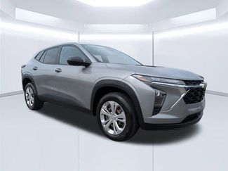 Used 2024 Chevrolet Trax LS w/ Driver Confidence Package video 1