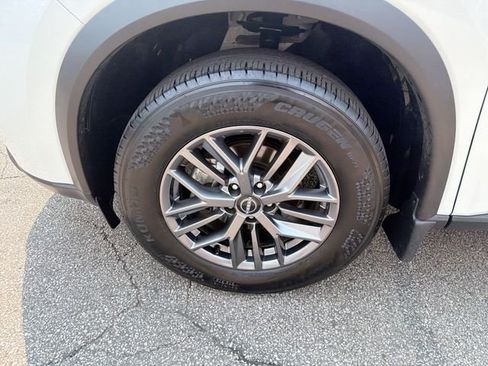 Used 2024 Nissan Rogue S AWD/4WD image 20