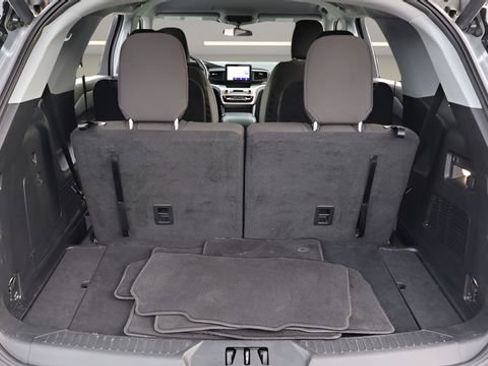 Used 2022 Ford Explorer XLT AWD/4WD image 15