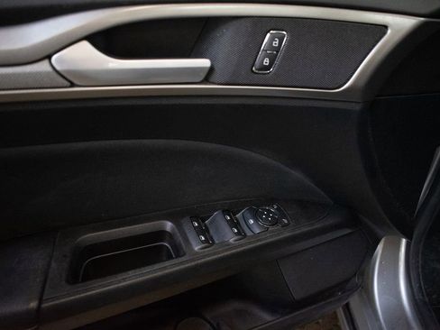 Used 2020 Ford Fusion SE FWD image 21