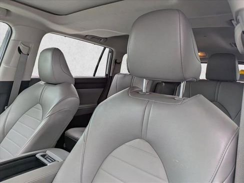 Used 2024 Toyota Highlander XLE FWD image 5