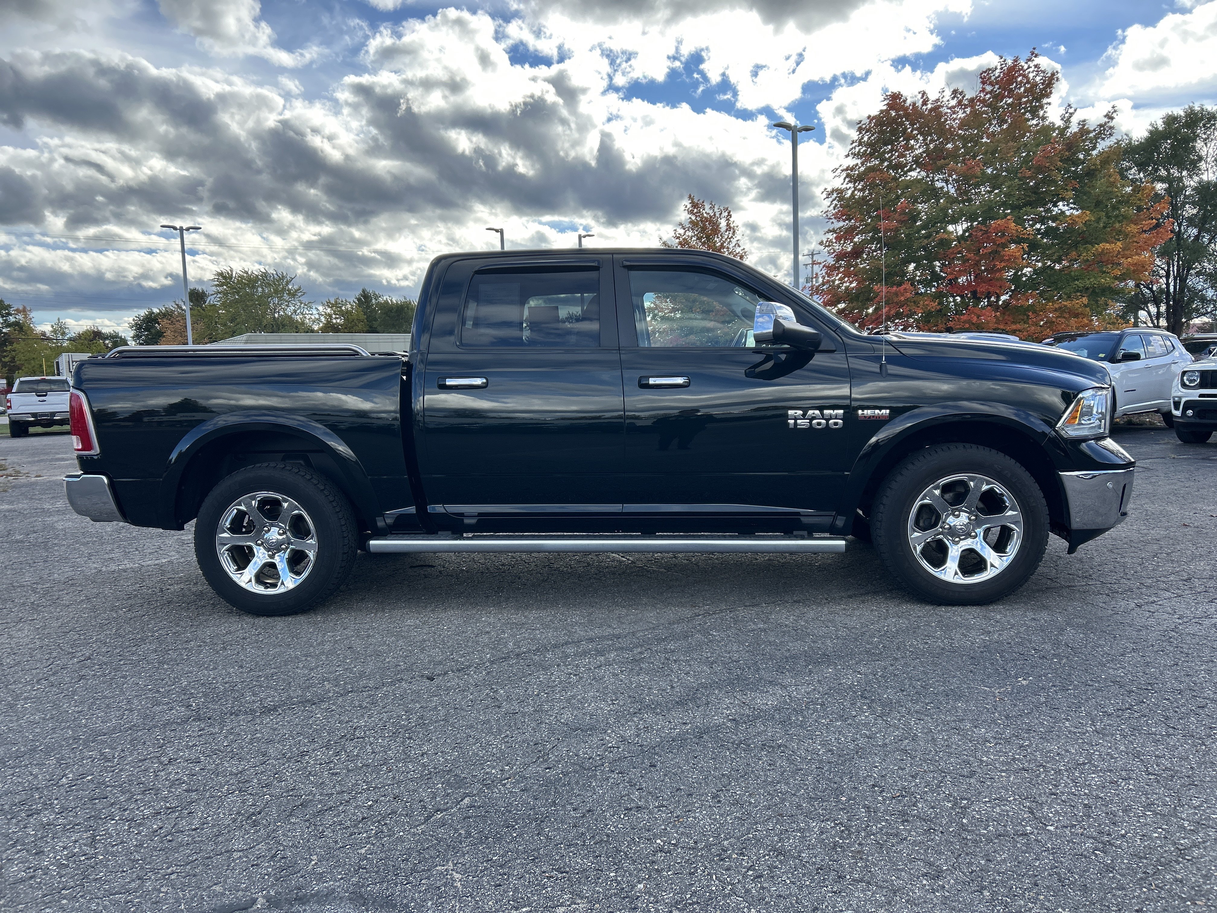 Used 2015 RAM 1500 Laramie w/ Convenience Group AWD/4WD image 2