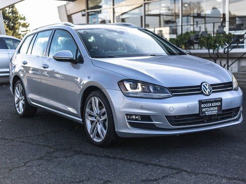 Used 2017 Volkswagen Golf SEL image 6