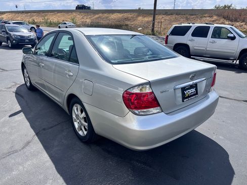 Used 2005 Toyota Camry XLE w/ VSC & Side Airbag Pkg FWD image 4