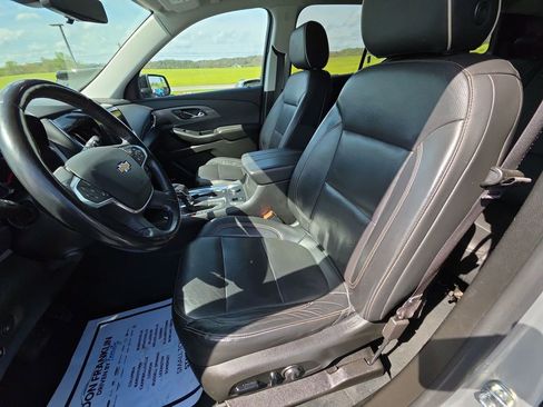 Used 2021 Chevrolet Traverse Premier w/ Redline Edition FWD image 11