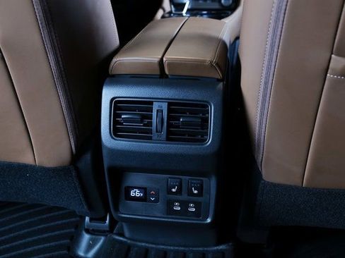 Used 2025 Nissan Rogue Platinum w/ Platinum Premium Package image 12