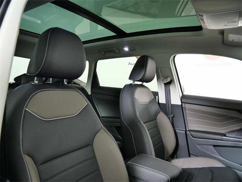 Used 2024 Volkswagen Taos SEL image 12