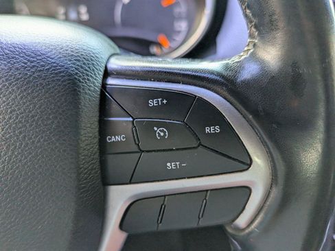 Used 2022 Jeep Grand Cherokee Laredo E RWD image 23