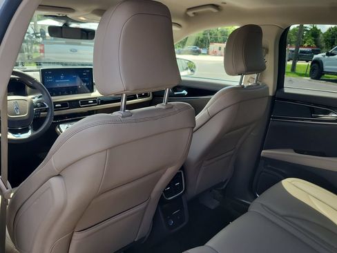 Used 2023 Lincoln Nautilus FWD w/ Premium Package image 10