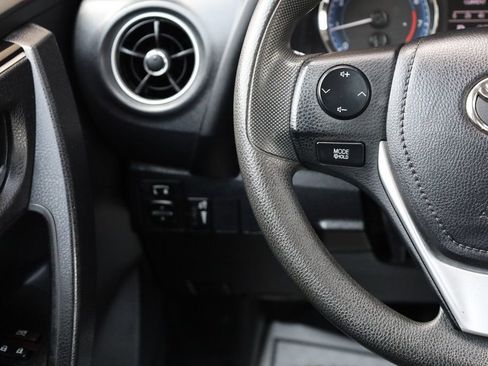 Used 2017 Toyota Corolla LE image 29