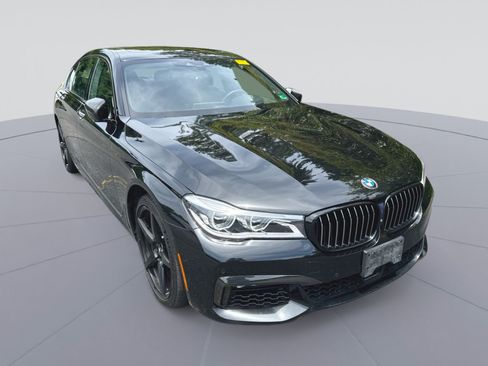 Used 2019 BMW 750i xDrive w/ Executive Package AWD/4WD image 3
