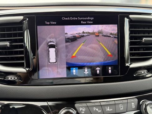 Used 2019 Chrysler Pacifica Touring Plus w/ Advanced Safetytec Group FWD image 18
