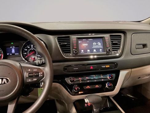 Used 2019 Kia Sedona LX FWD image 6