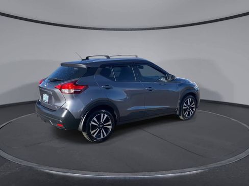 Used 2018 Nissan Kicks SV FWD image 8