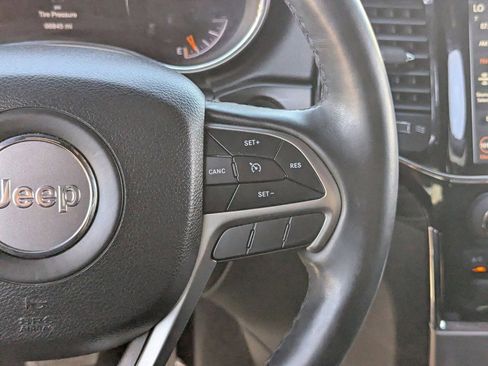 Used 2020 Jeep Grand Cherokee Altitude image 22