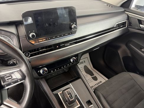 Used 2024 Mitsubishi Outlander SE image 4