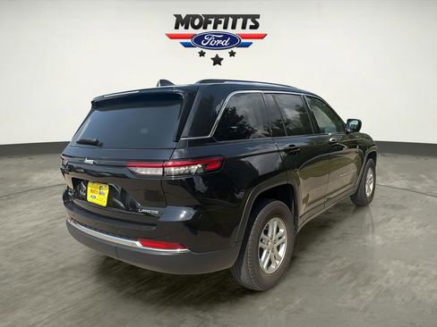 Used 2023 Jeep Grand Cherokee Laredo image 5