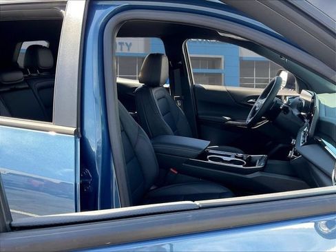 New 2027 Chevrolet Equinox LT w/ Convenience Package II FWD image 13