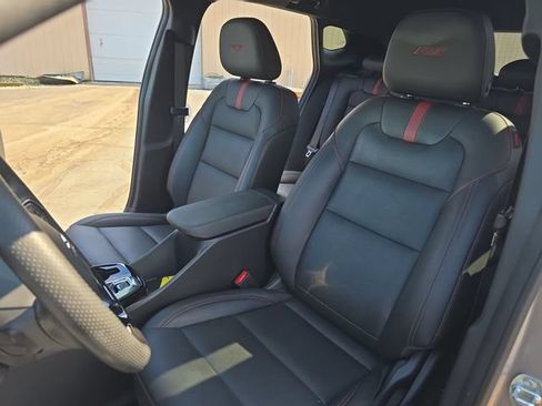 Used 2024 Chevrolet Trax RS w/ Sunroof Package FWD image 16