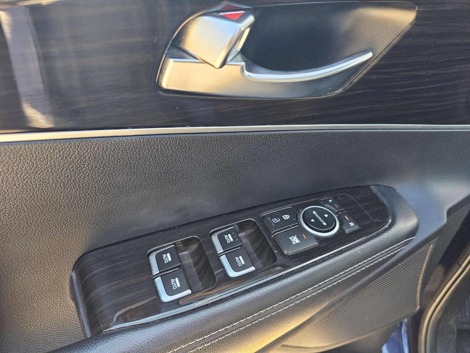 Used 2020 Kia Sorento S AWD/4WD image 13