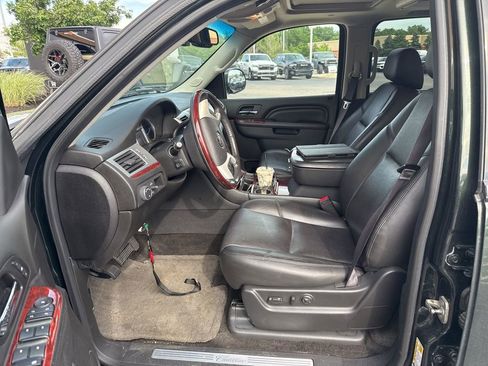 Used 2013 Cadillac Escalade EXT Premium AWD/4WD image 5