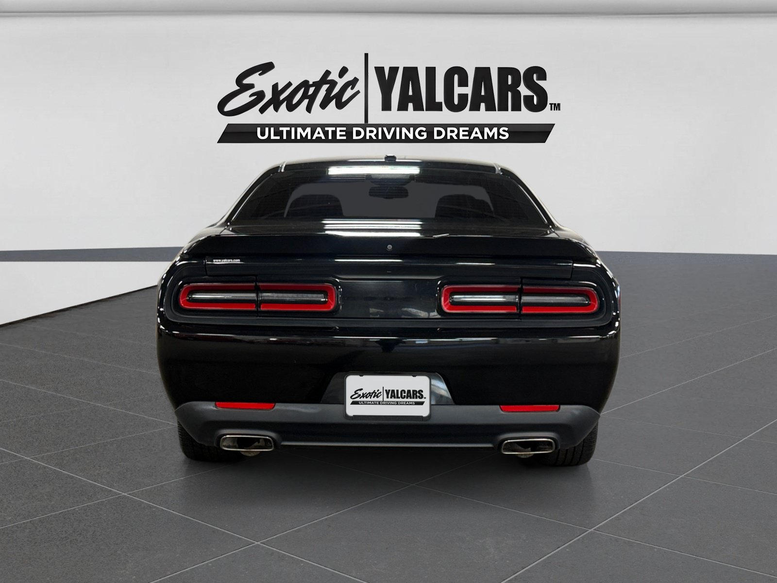 Used 2019 Dodge Challenger SXT RWD image 4
