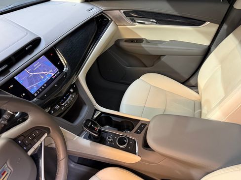 Used 2021 Cadillac XT6 Premium Luxury image 34