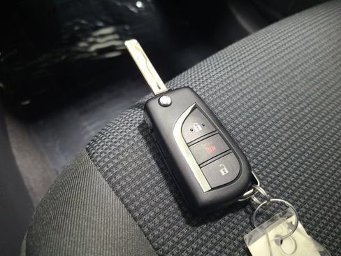 Certified 2023 Toyota RAV4 LE AWD/4WD image 32
