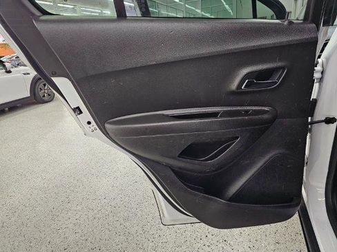 Used 2020 Chevrolet Trax LS w/ Tint and Cruise Package AWD/4WD image 28