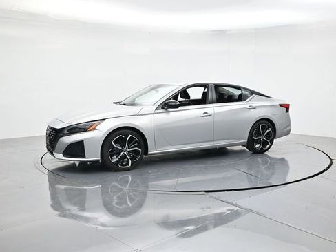 Used 2024 Nissan Altima 2.5 SR FWD image 5