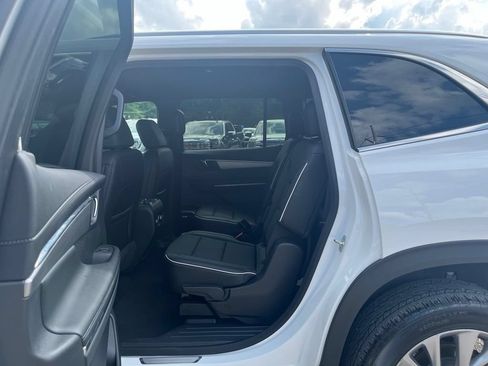 Used 2025 Buick Enclave Preferred AWD/4WD image 28