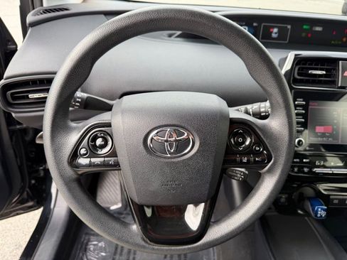 Used 2022 Toyota Prius LE image 22