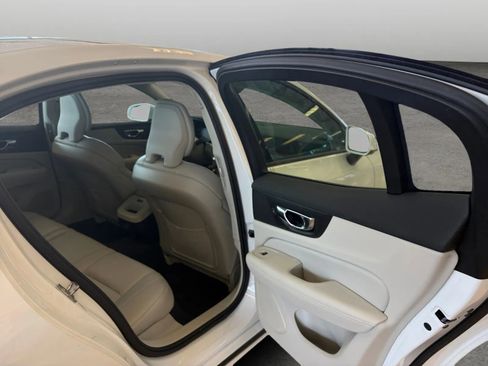 Used 2021 Volvo S60 T6 Momentum image 15