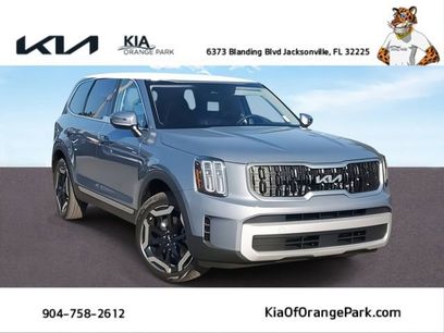 New 2025 Kia Telluride EX w/ EX Captain's Chair Package