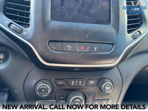 Used 2021 Jeep Cherokee Latitude Plus image 10