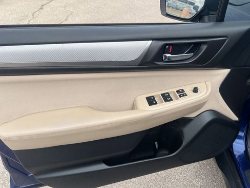 Used 2017 Subaru Outback 2.5i Premium image 7